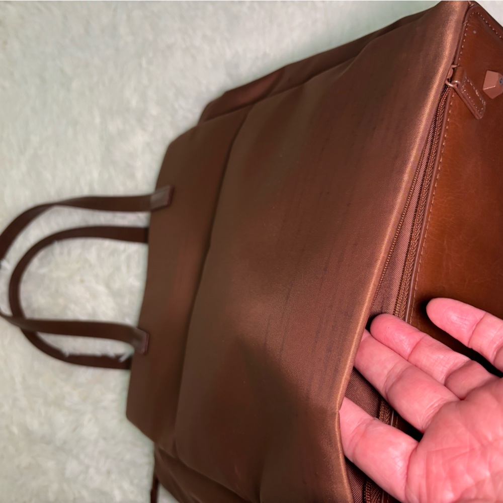 BEIS The Commuter Tote in Maple - Picture 12 of 12